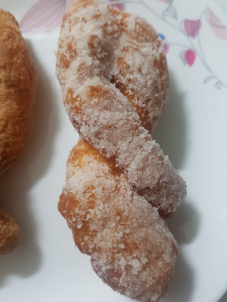 콩꼬물꽈배기 이미지