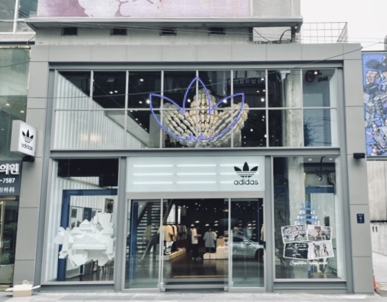 아디다스오리지널가로수길 이미지