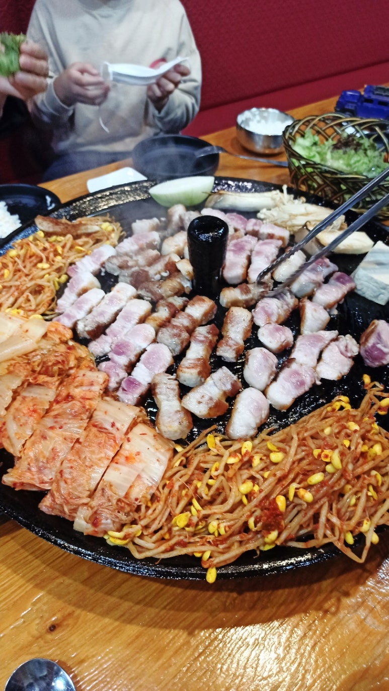 유장군솥뚜껑삼겹살 이미지