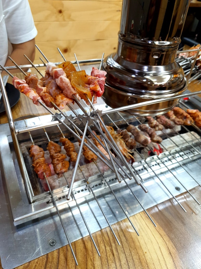 먹고보자무한리필양꼬치 이미지