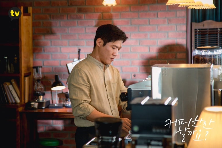 투샷 커피 이미지