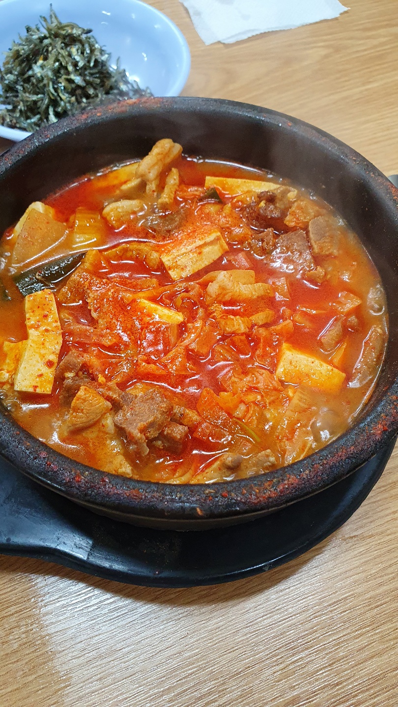 오월돼지 이미지