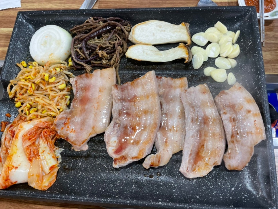 돈뜰꽃돼지 이미지