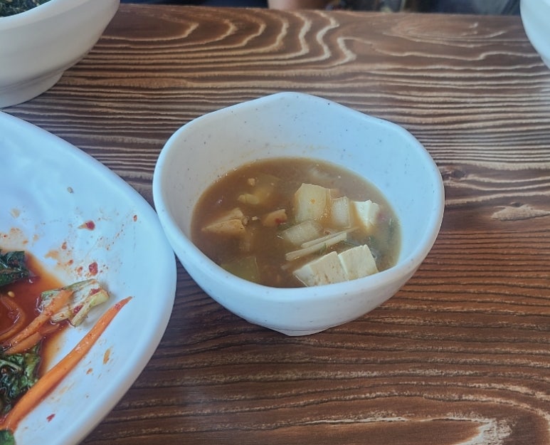 산아래보쌈，칼국수 이미지