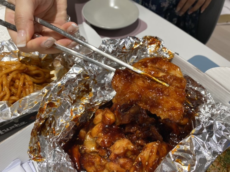 꾸부라꼬숯불치킨 이미지