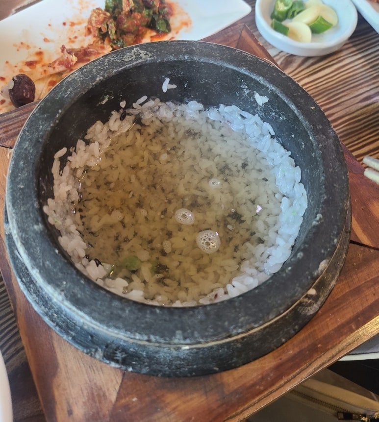 산아래보쌈，칼국수 이미지