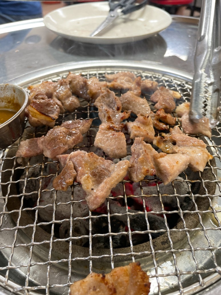 지리산흑돼지뒷통구이 이미지