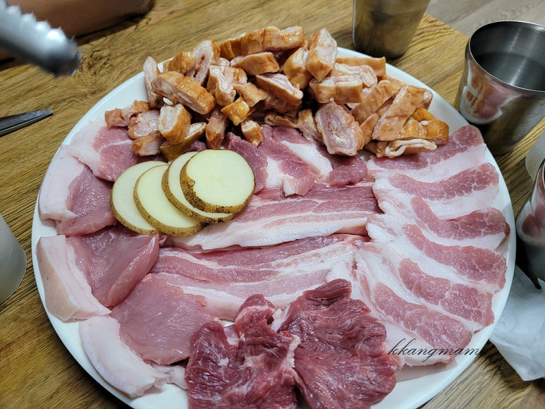 뭉티기뒷고기 이미지