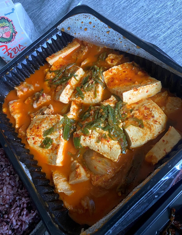 꿀꿀이돼지김치찜 이미지