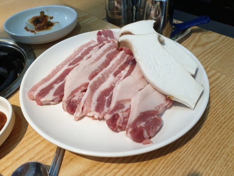 생생삼겹살묵은지찜 이미지