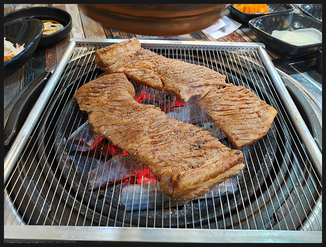 응삼이초벌구이 이미지