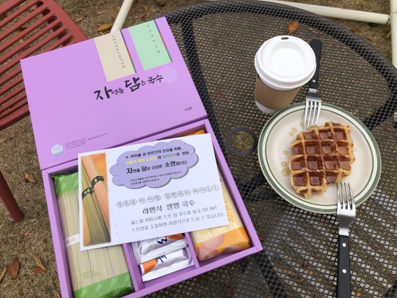 자연을담은국수 이미지