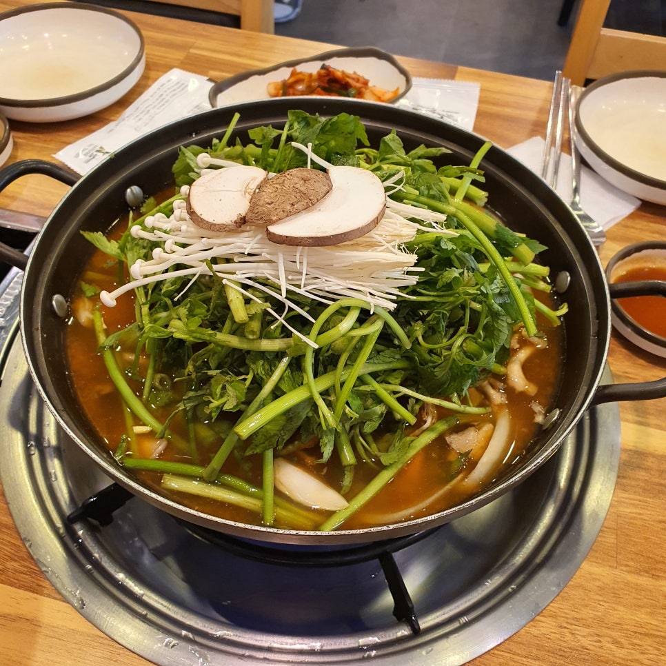 뽕빨샤브버섯칼국수 이미지