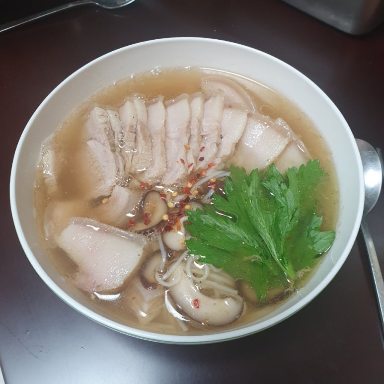 돼지국수 이미지