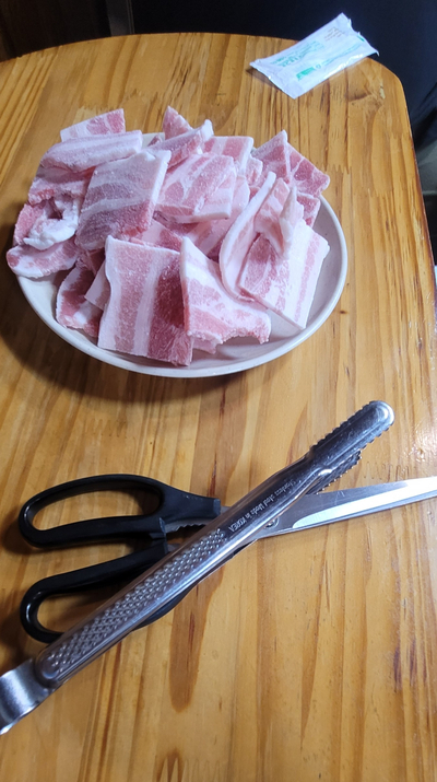 통나무돼지짱 이미지