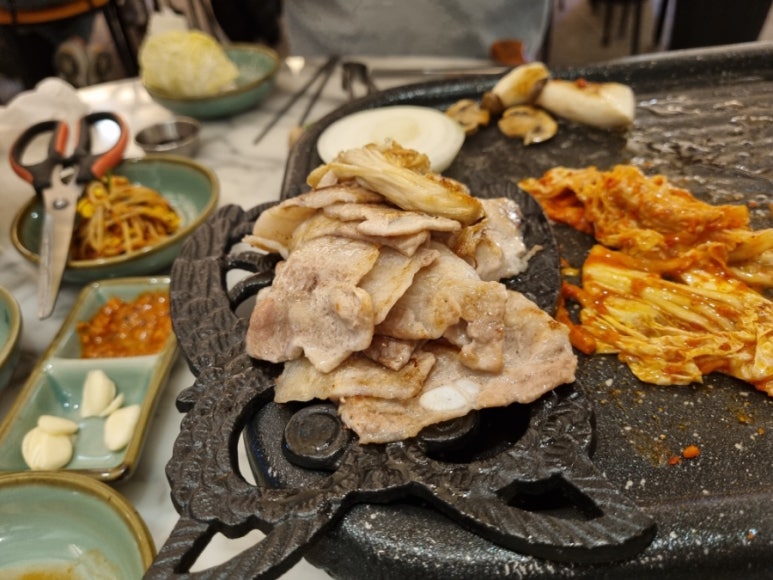부엉이대패삼겹살 이미지