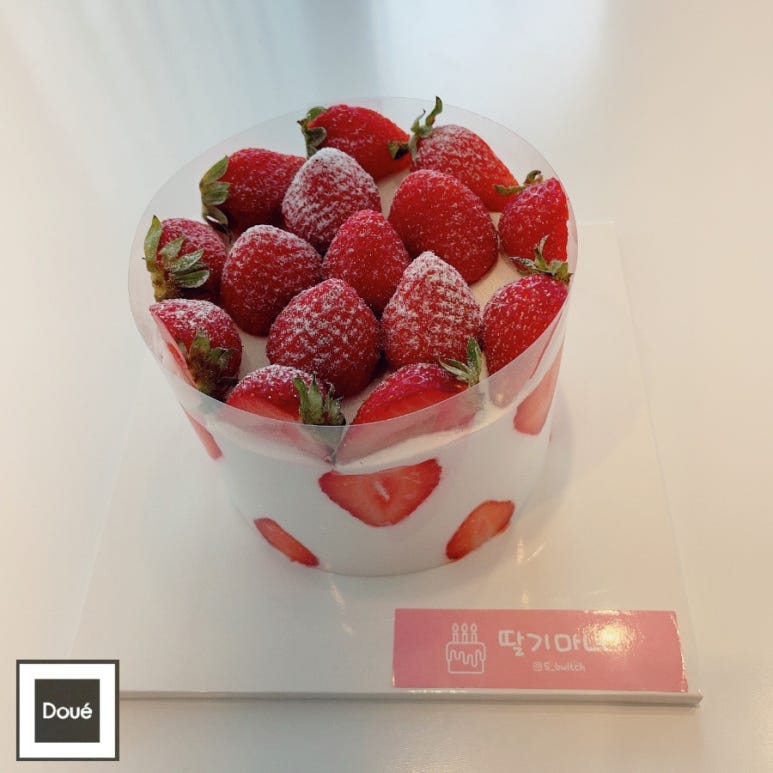 아산딸기마녀케이크 이미지