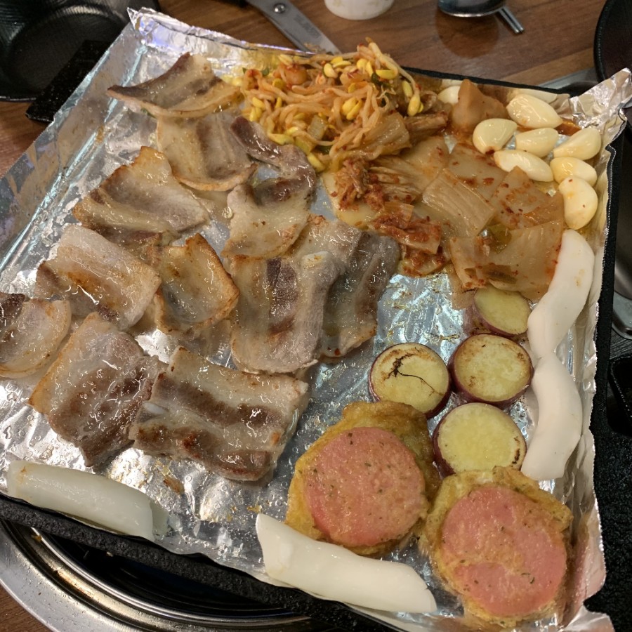 숙이네묵은지생삼겹 이미지
