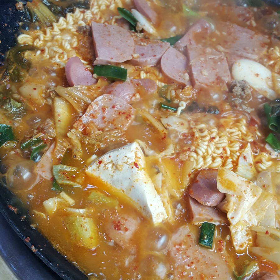 두꺼비 부대찌개 이미지