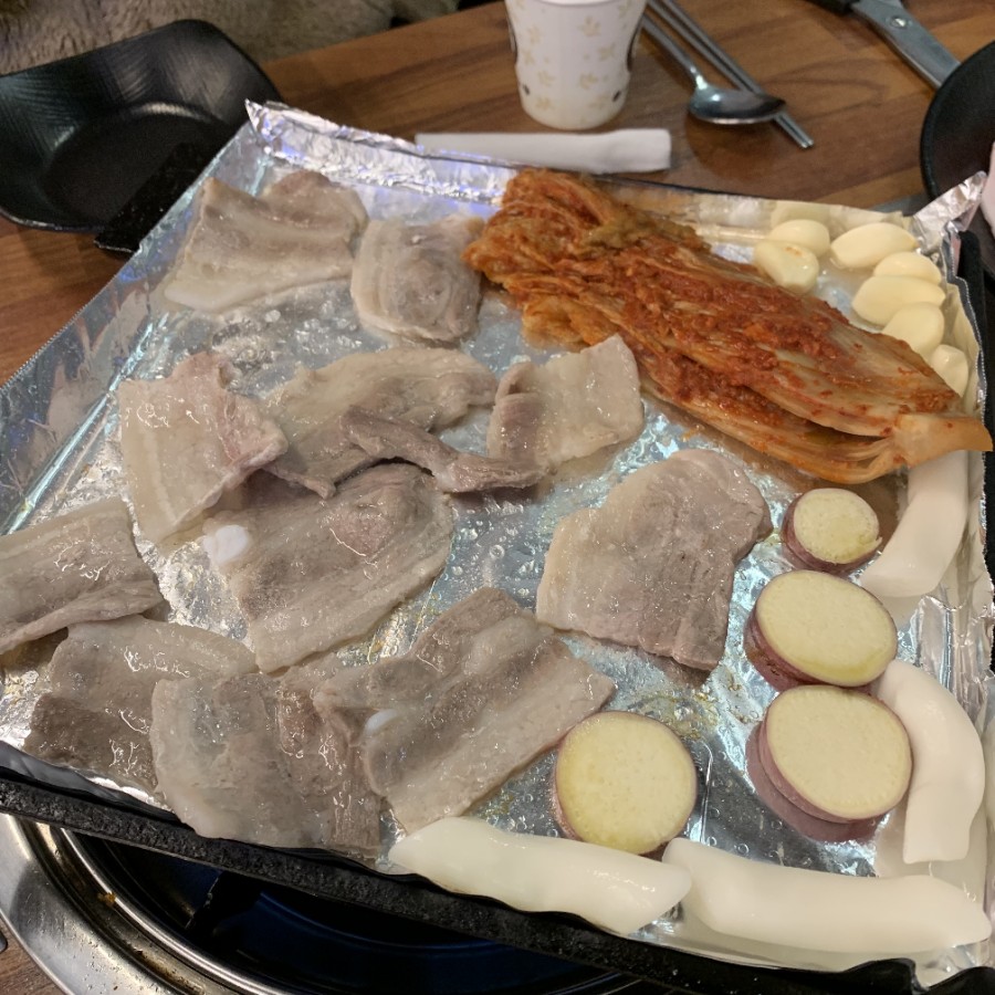 숙이네묵은지생삼겹 이미지