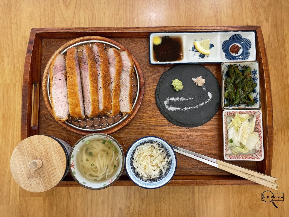 꿀꿀카츠 이미지