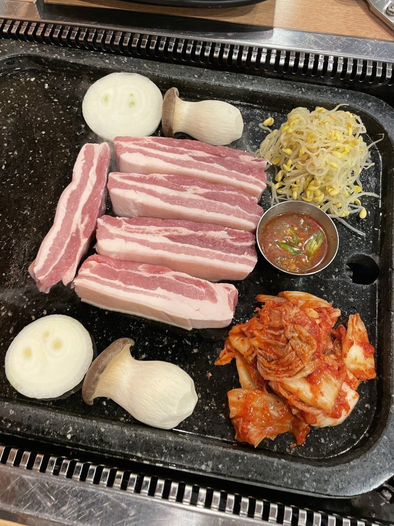 시청흑돼지돈삼겹 이미지