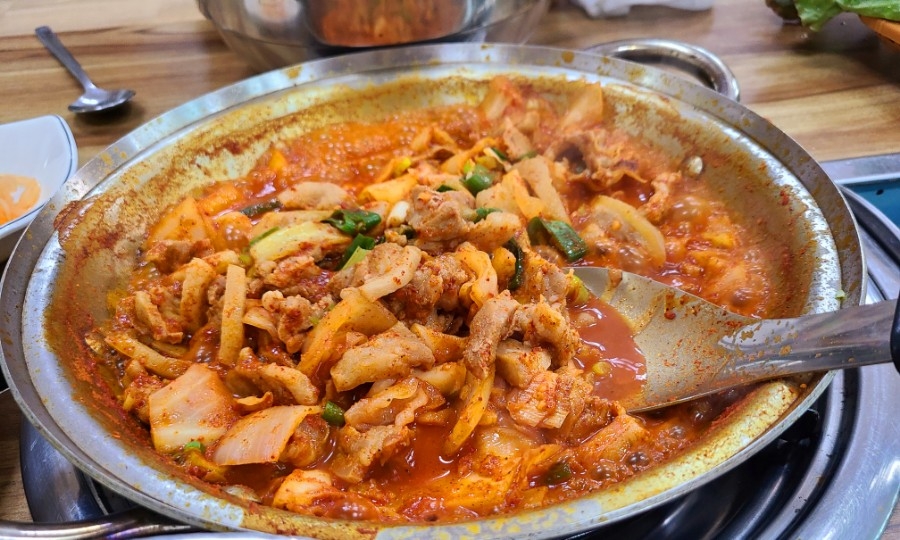 다운목살짜글이밀면 이미지