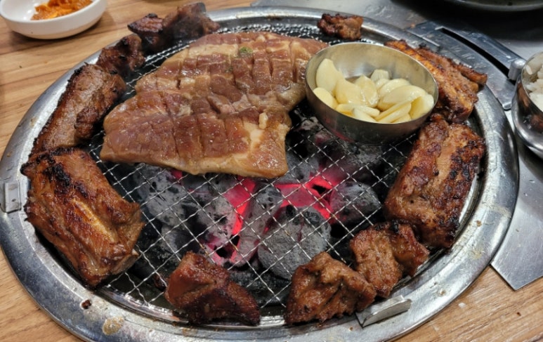 백년식당화로구이 이미지