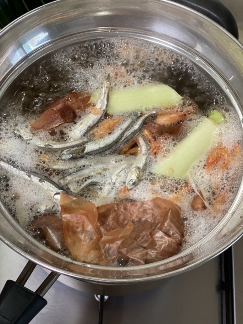 황태칼국수 이미지
