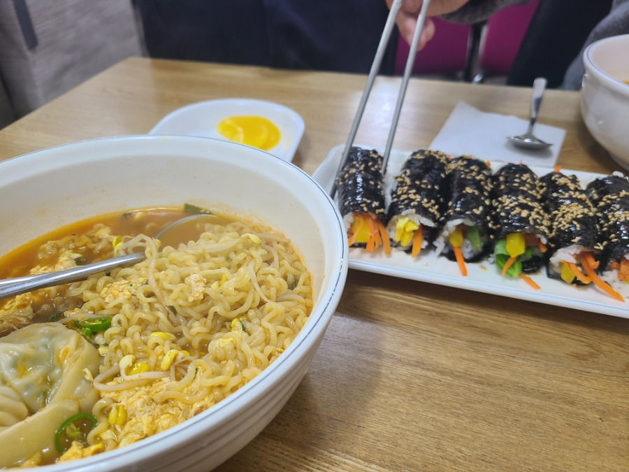 뚝배기 꼬마김밥 이미지