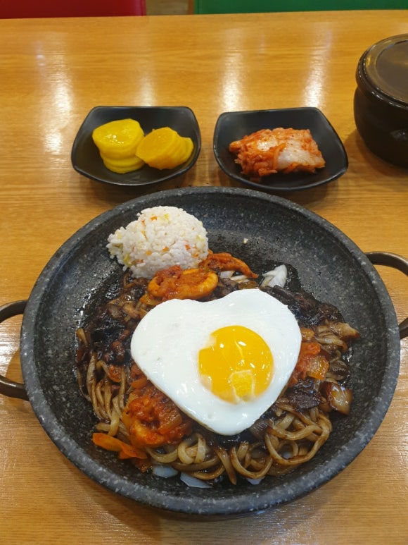 반곡 돌위에 짜장 이미지