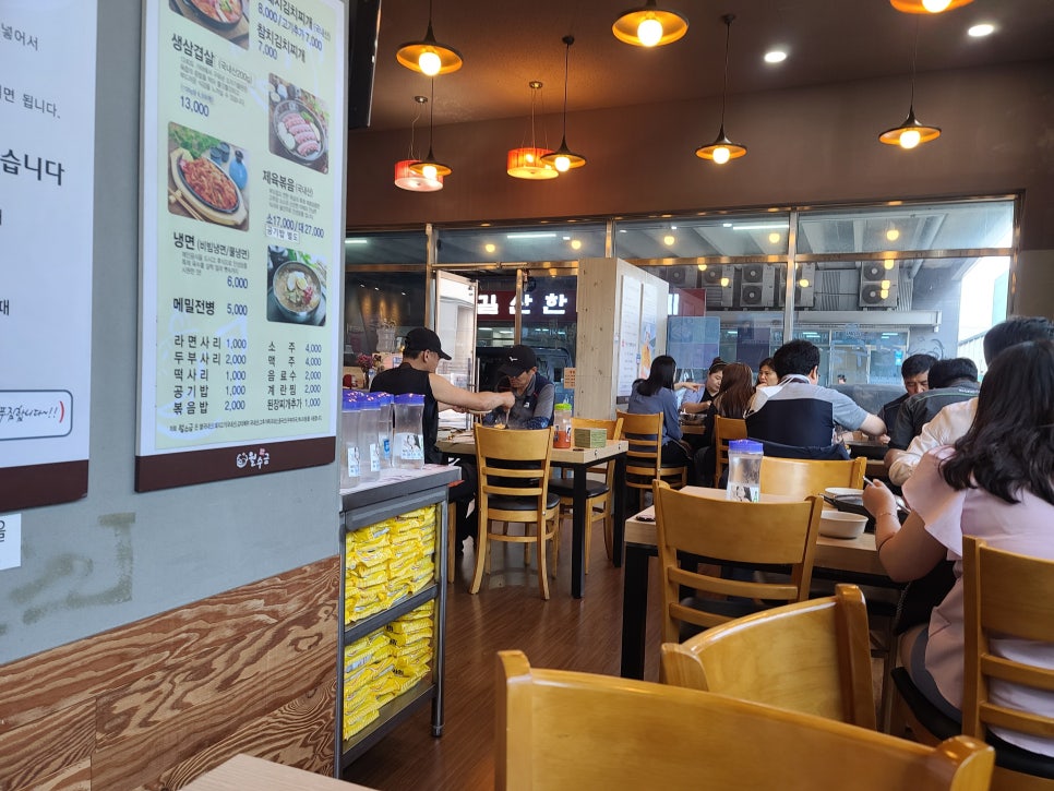 월수금 통돼지 김치찌개 이미지