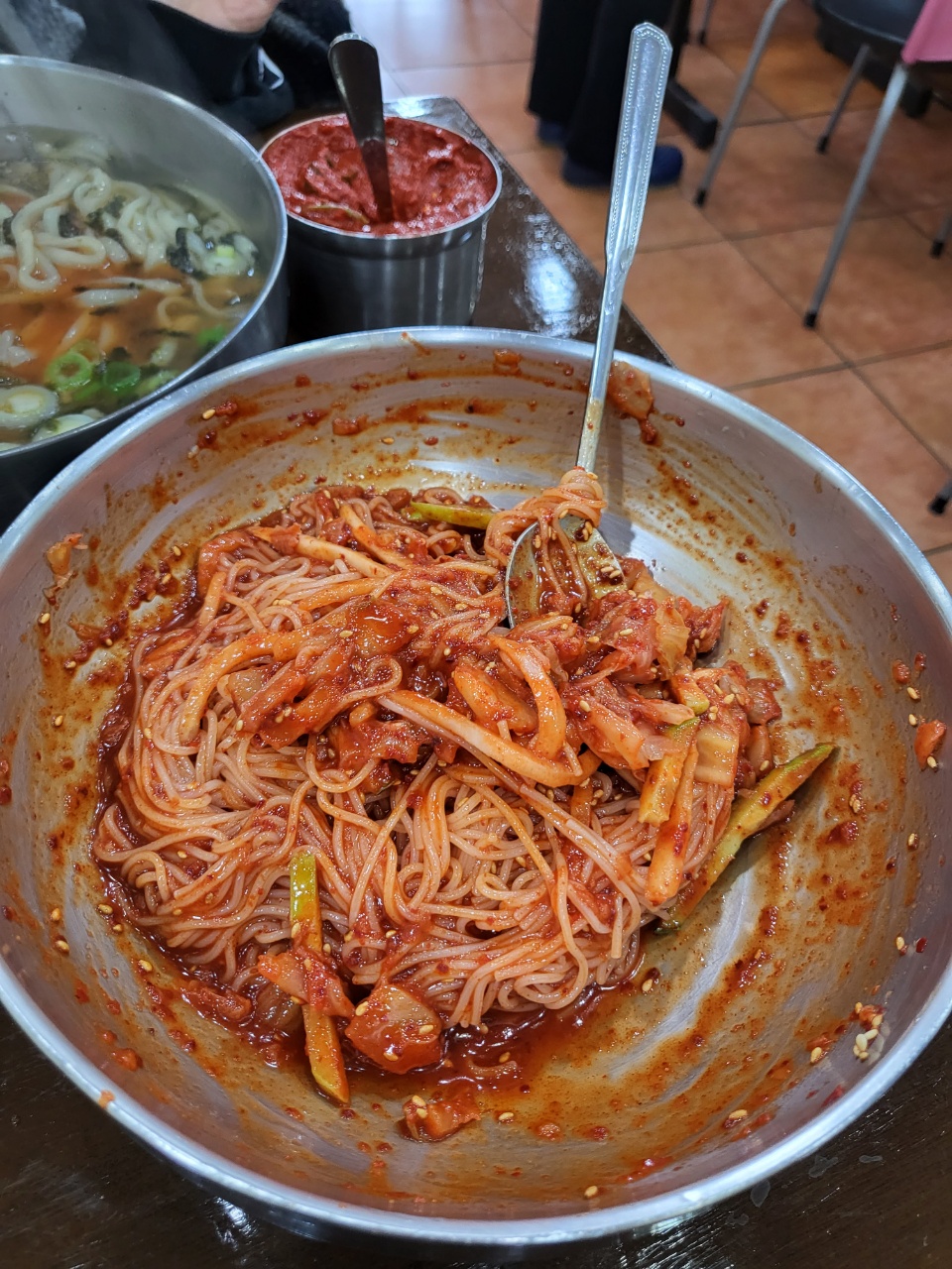 잔치집국수 이미지