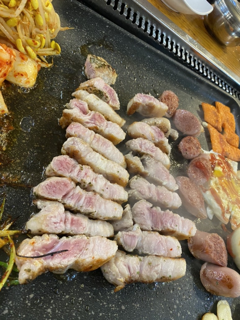 통통돌판생삼겹살 이미지