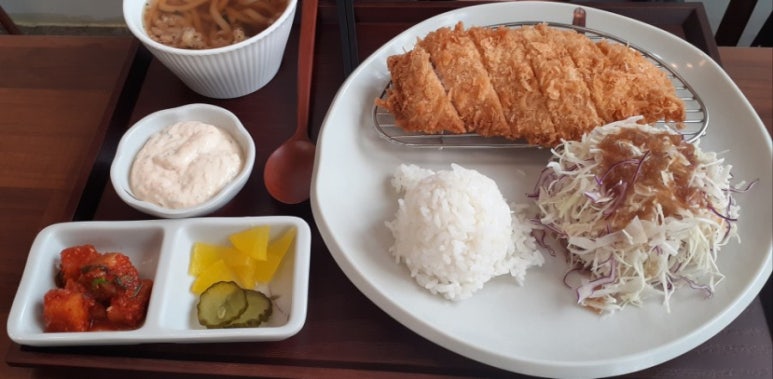 꿀꿀카츠 이미지