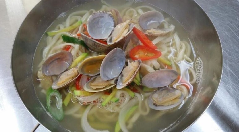 얼큰칼국수 이미지