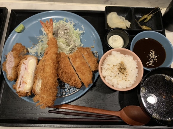 꿀꿀카츠 이미지
