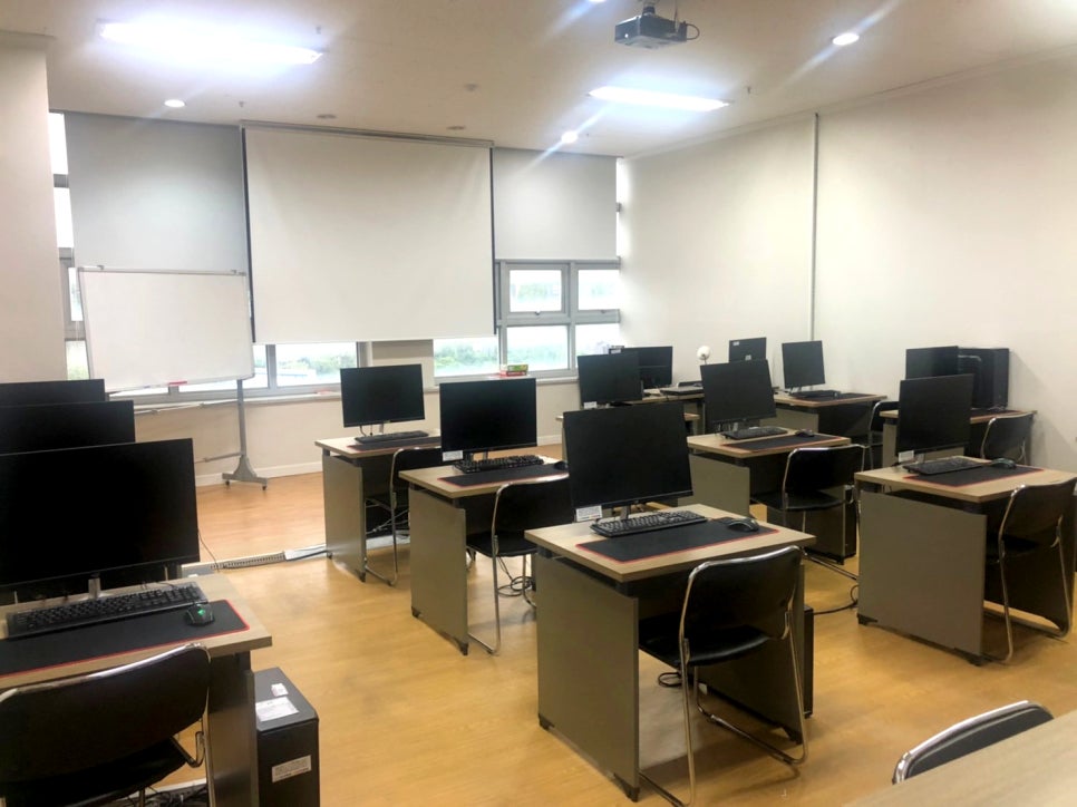 이젠IT컴퓨터아카데미 이미지