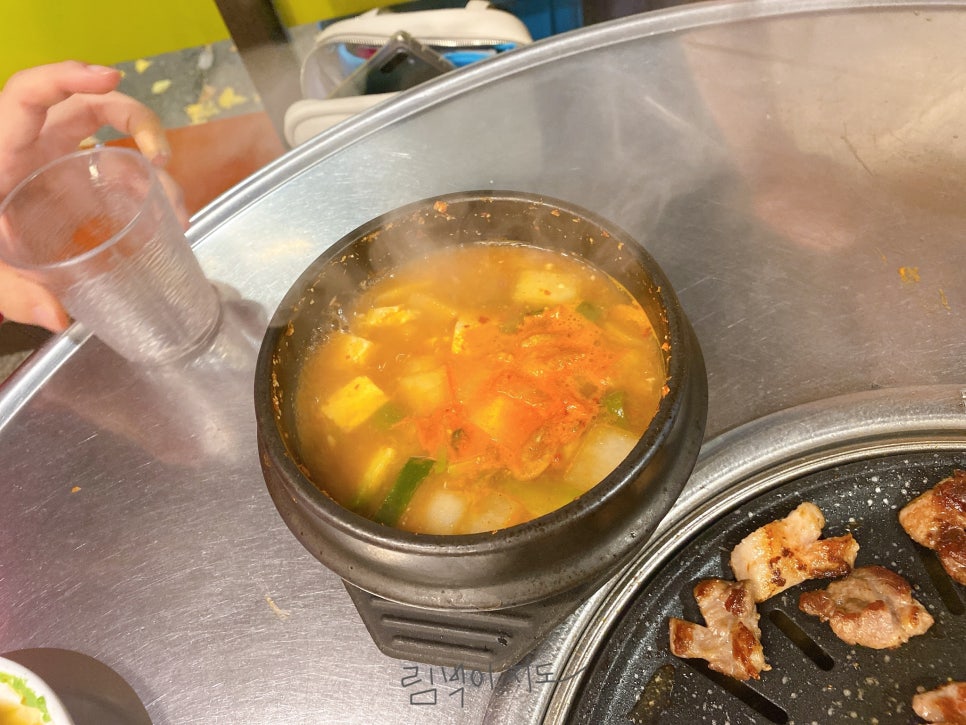 꿀꿀이뒷고기 이미지