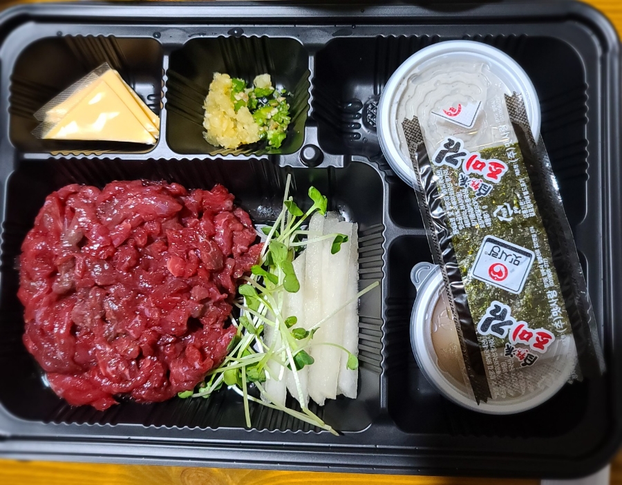 육회품은꼬막 이미지