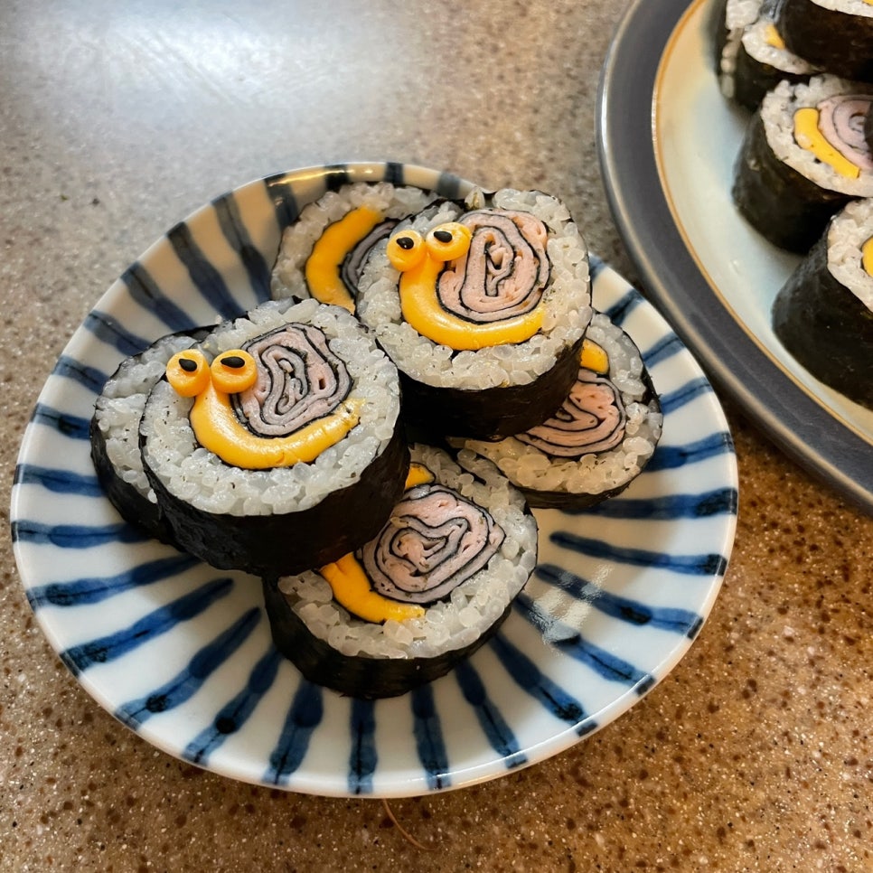 달팽이김밥 이미지