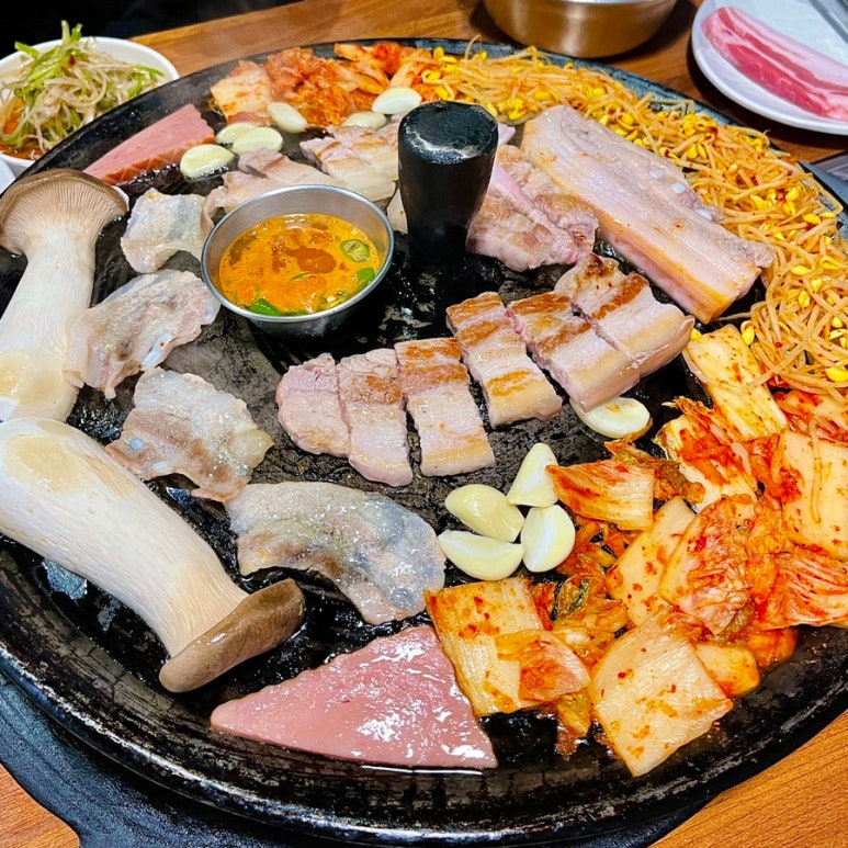 돈꿈솥뚜껑삼겹살 이미지