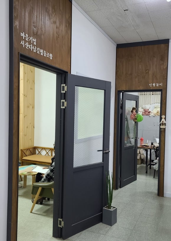 실타는곰 이미지