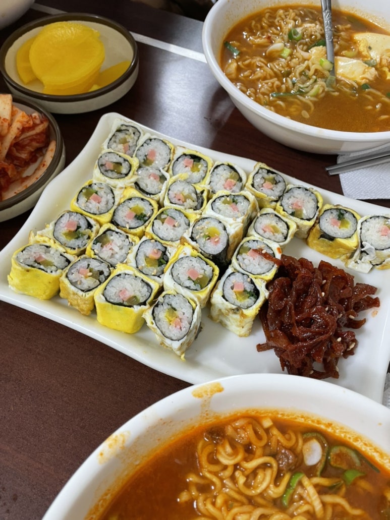짠지계란말이김밥 이미지