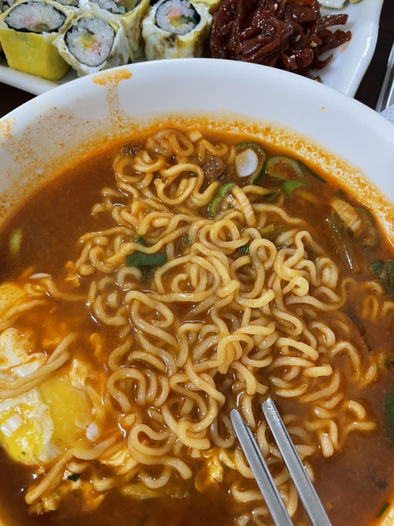 짠지계란말이김밥 이미지