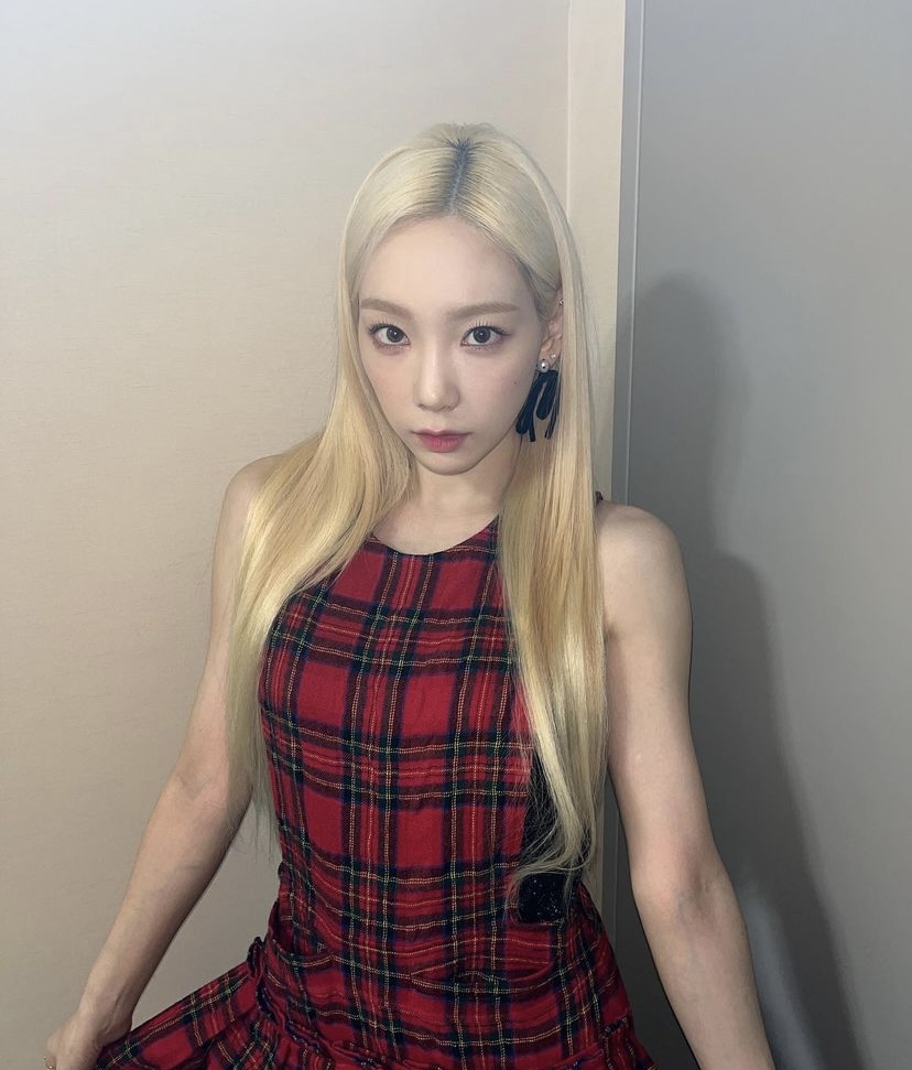 금발 미용실 이미지