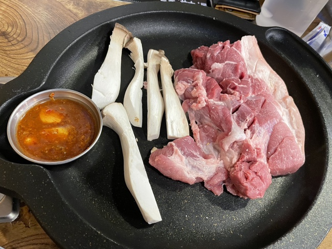 제주부리는돼지 이미지