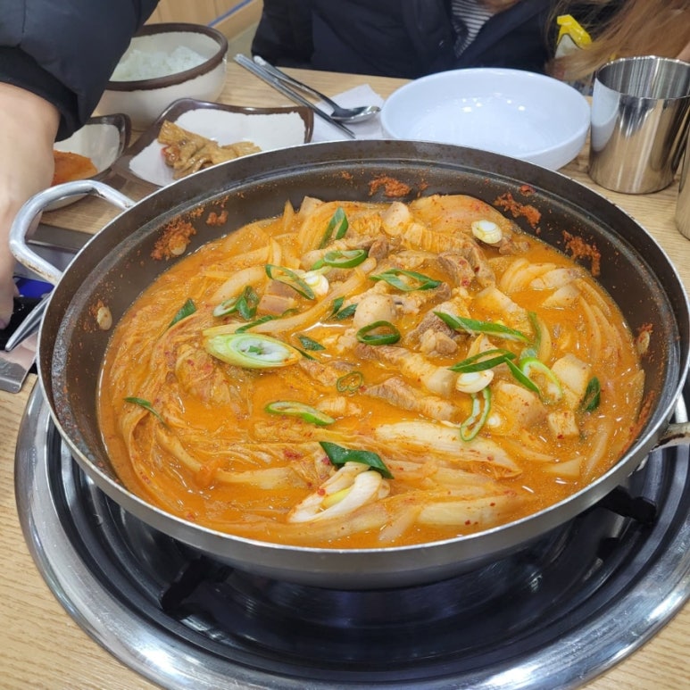 뽀글이생돼지김치찌개 이미지