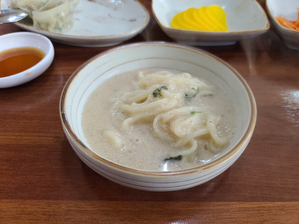 매콤이순진이손수제비 이미지