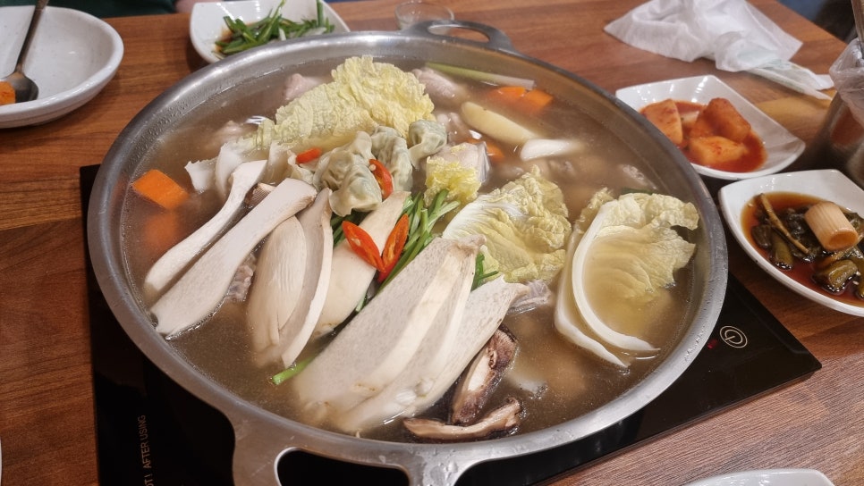 윤닭능이백숙 이미지